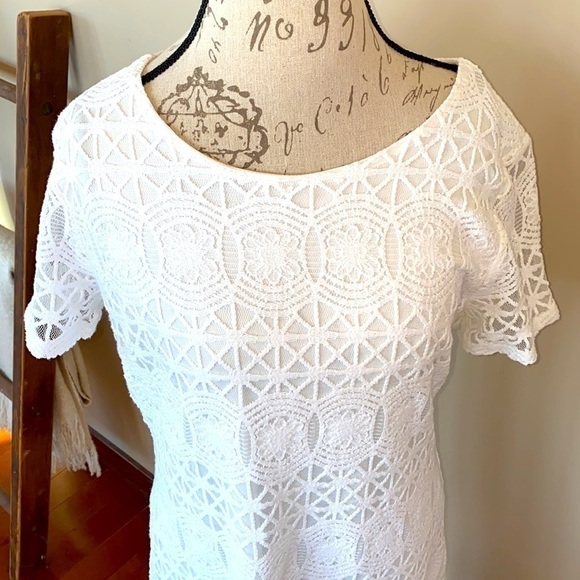 Lulus white mini shift dress in white lace. Size measures small. EUC - Picture 2 of 4